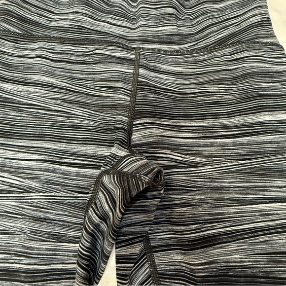 Lululemon black Train Times 7/8 Pant leggings size 8 - Picture 8 of 16